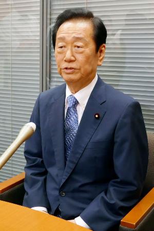 記者会見する立憲民主党の小沢一郎衆院議員＝３１日午後、国会