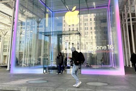 米ニューヨークのアップルストア＝４月（共同）