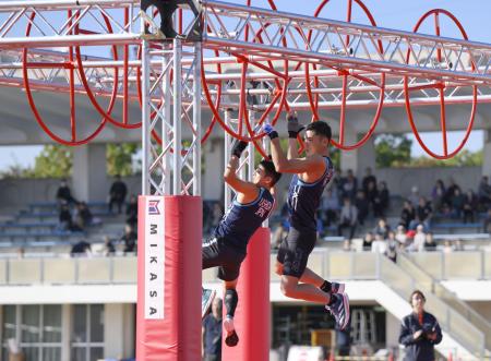 近代五種の全日本選手権で実施された障害物レース＝２０２４年１１月、愛知県安城市