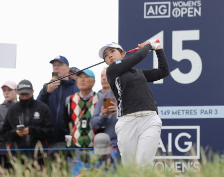第２ラウンド、通算１１アンダーで単独首位に立った山下美夢有＝ロイヤルポースコールＧＣ（共同）