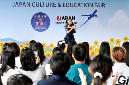 ２日、ミャンマー・ヤンゴンで開催されたイベント「キラキラ☆夏祭り」（共同）