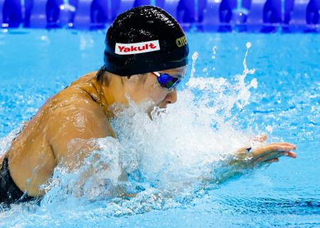 女子５０メートル平泳ぎ予選　力泳する鈴木聡美＝シンガポール（共同）