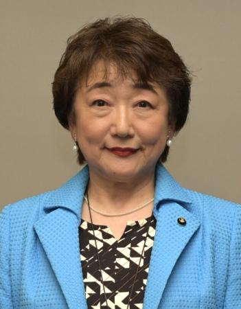 郡和子氏