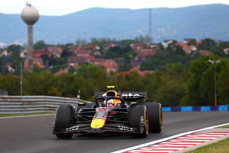Ｆ１ハンガリーＧＰ決勝、疾走するレッドブルの角田裕毅＝３日、ブダペスト近郊（ゲッティ＝共同）