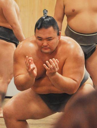 稽古を再開した朝乃山＝東京都墨田区の高砂部屋