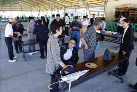 鹿児島県霧島市で、参院選での石破首相の演説会場で行われた金属探知と手荷物検査＝７月
