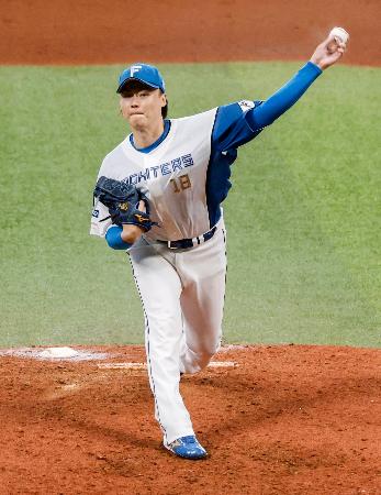 西武戦に先発し７回１失点で５勝目を挙げた日本ハム・山崎＝エスコンフィールド