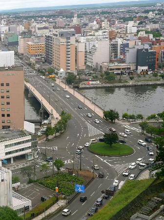 ７月３０日午前１０時の北海道釧路市内。「幣舞橋」周辺で車の流れが滞っていた