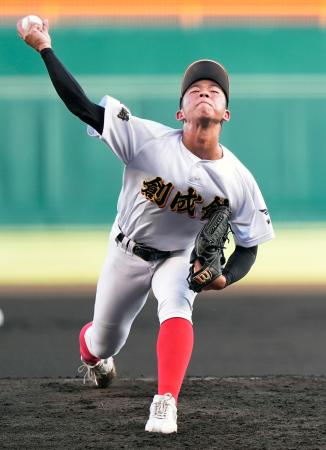 小松大谷戦に先発した創成館・森下＝甲子園