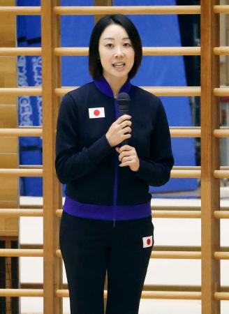 壮行会であいさつする新体操の村田由香里強化本部長＝８日、東京都北区