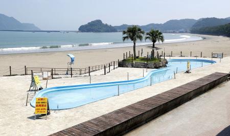南海トラフ地震臨時情報を受け、閉鎖された宮崎県日南市の海水浴場＝２０２４年８月