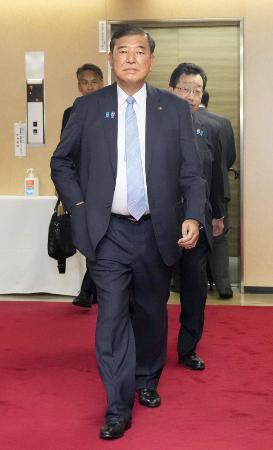 ８日、両院議員総会を終えた自民党総裁の石破首相＝東京・永田町の党本部