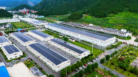 中国貴州省銅仁市にある「貴茶集団」の工場（同社提供）