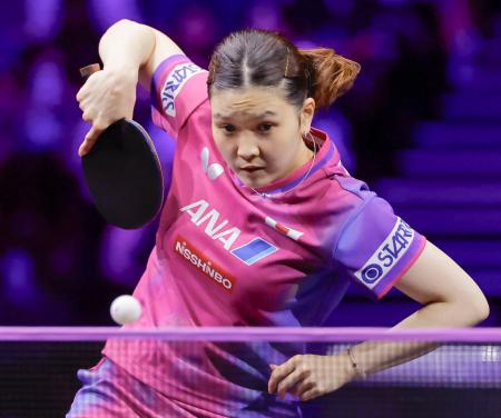 女子シングルス２回戦　中国選手と対戦する橋本帆乃香＝横浜ＢＵＮＴＡＩ