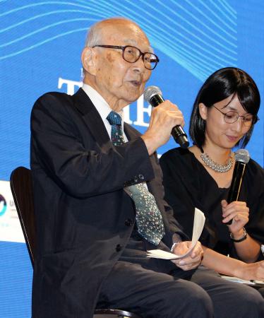 国連と「ピースボート」が行ったイベントで講演する、被団協の田中熙巳代表委員＝１０日午後、大阪市港区