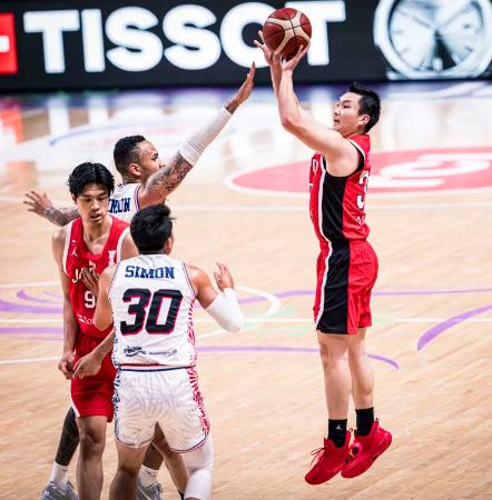 日本―グアム　ゴールを狙う富永＝ジッダ（（Ｃ）ＦＩＢＡ・共同）