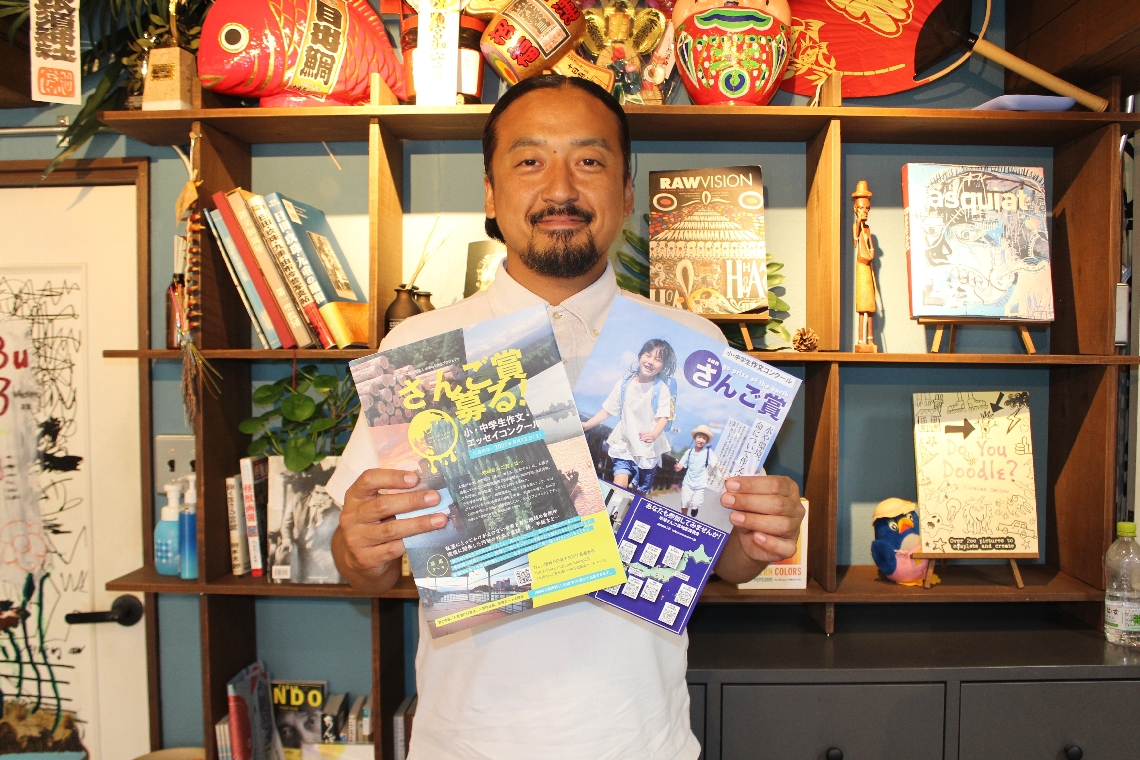 小中学生に作文などの応募を呼びかける実行委員長の後藤浩介さん＝日田市三本松