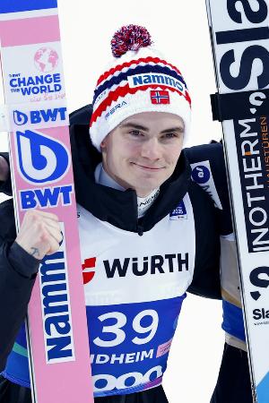ノルディックスキーの世界選手権ジャンプ男子個人ラージヒルで、スーツの規定違反で失格となったノルウェーのマリウス・リンビク＝３月、トロンヘイム（共同）