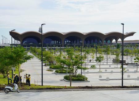 カンボジアの新たな空の玄関口となるカンダル州のテチョ国際空港ターミナル＝１１日（共同）