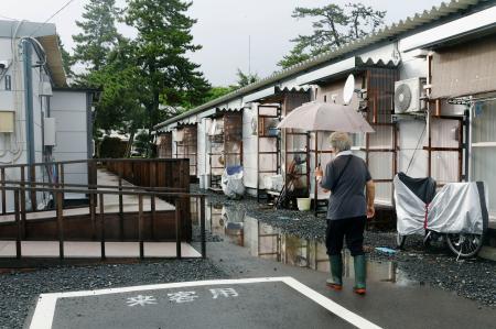 １０日の大雨で床下浸水した石川県珠洲市の上戸町第２団地＝１２日午後