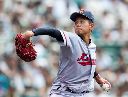 健大高崎戦で完投した京都国際・西村＝甲子園