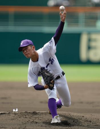 中越戦に先発した関東第一・坂本＝甲子園
