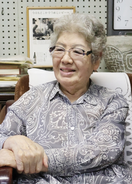 米軍機の機銃掃射が間近に迫ったこともあったと話す寺司愛子さん。「今は平和だなとつくづく思う」＝８日、大分市三ケ田町