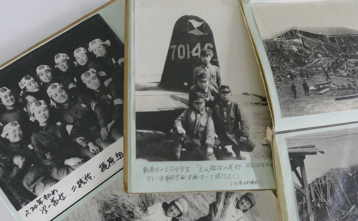 故・寺司勝次郎さんが集めた写真を収めたアルバム