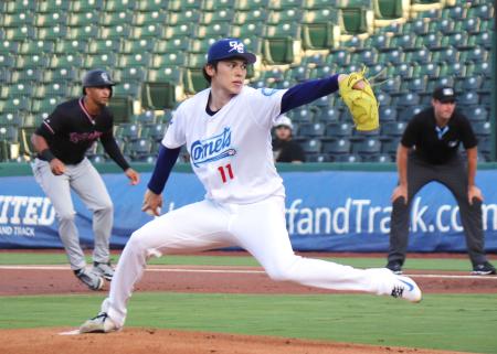 傘下マイナーの３Ａオクラホマシティーの一員として初のリハビリ登板し、投球するドジャース・佐々木＝オクラホマシティー（共同）