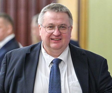 ロシアのオベルチュク副首相（タス＝共同）