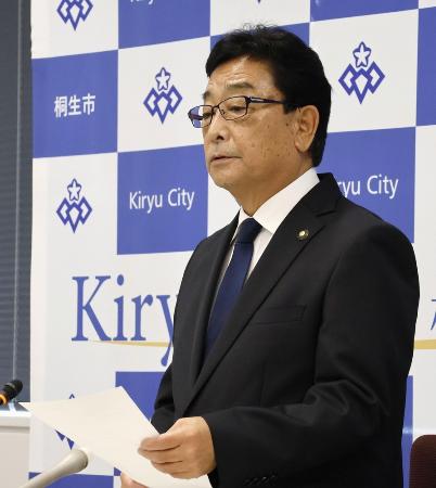 群馬県桐生市の荒木恵司市長＝７月、桐生市役所