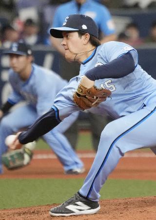 ６回無失点で４勝目を挙げた西武・与座＝京セラドーム
