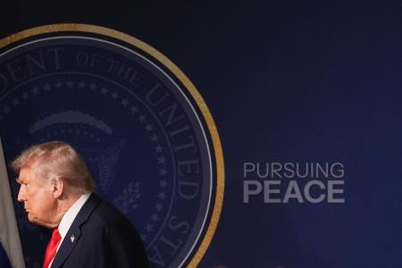トランプ米大統領＝１５日、アンカレジ（ＡＰ＝共同）