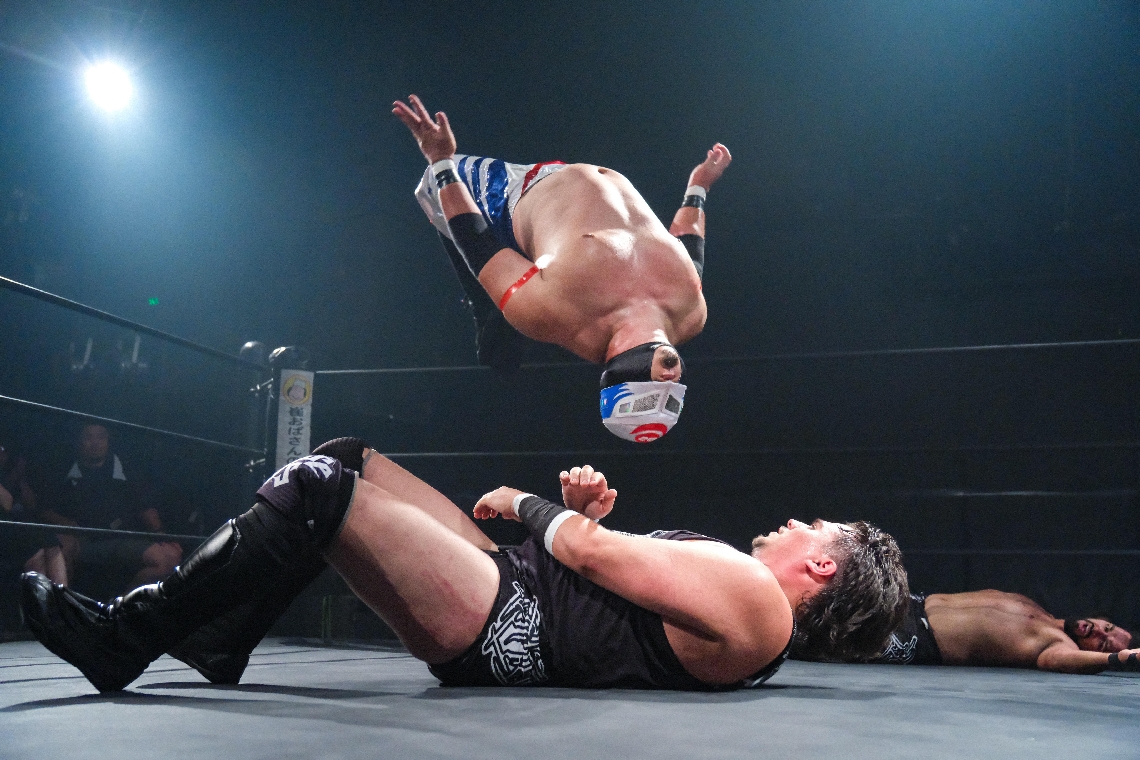 フワリと浮いて技を仕掛けるホバーマンＢａｎｒｉ