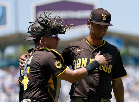 ドジャース戦に先発、４点を失ったパドレスのダルビッシュ＝１７日、ロサンゼルス（ゲッティ＝共同）