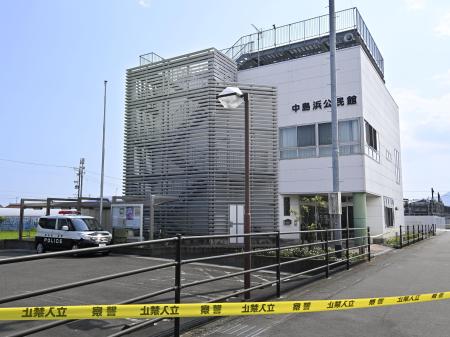 男性が刺されて死亡する事件があった公民館＝３日、静岡市駿河区