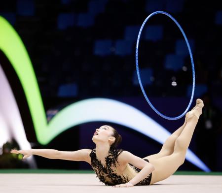 新体操の世界選手権で演技する喜田未来乃＝リオデジャネイロ（ＡＰ＝共同）