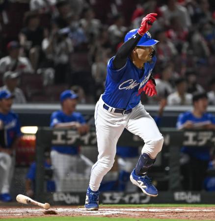 １１回中日１死二、三塁、ロドリゲスが中前に決勝打を放つ＝マツダ