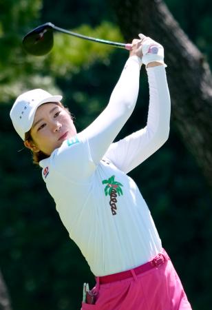 第２日、通算９アンダーで首位の桜井心那＝大箱根ＣＣ
