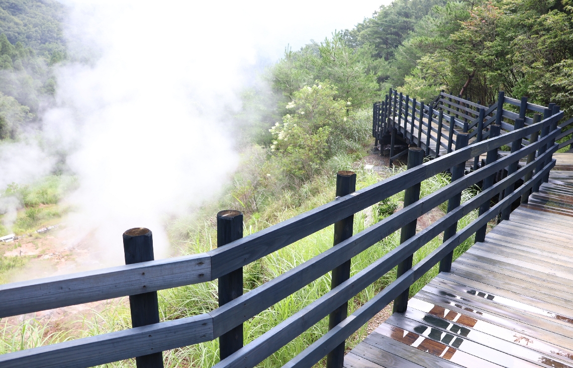 小松地獄への遊歩道に新設された木道