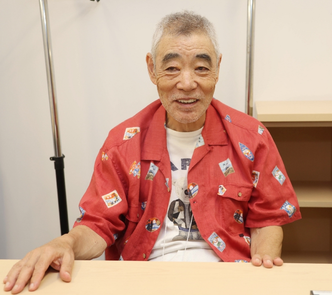 インタビューに答える柄本明