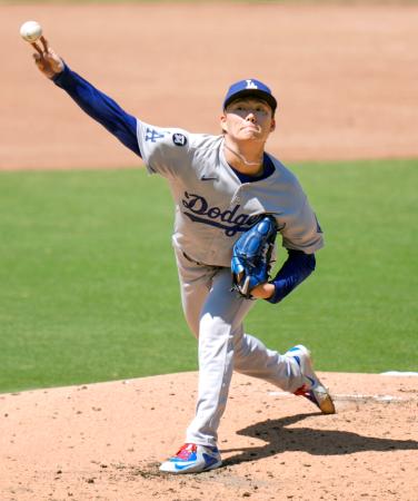 パドレス戦に先発し、６回を投げ４安打２失点で１１勝目を挙げたドジャース・山本＝サンディエゴ（共同）