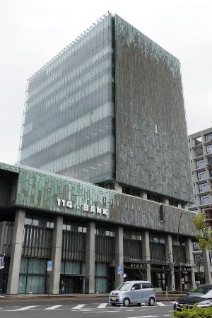 百十四銀行本店＝２０２２年、高松市