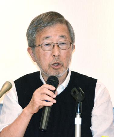 ＮＨＫのドラマを巡り、記者会見で抗議する飯村豊さん＝２６日午後、東京都千代田区