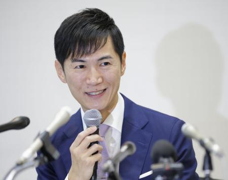 記者会見する政治団体「再生の道」の石丸伸二代表＝２７日午前、東京都港区
