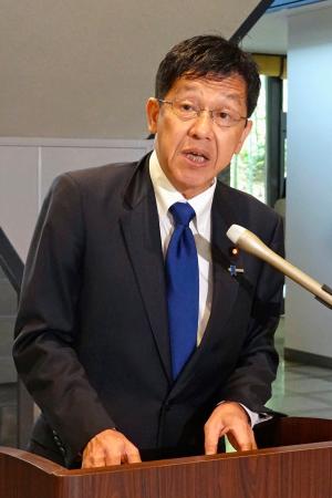 臨時の記者会見をする松本尚外務政務官＝２８日午前、外務省