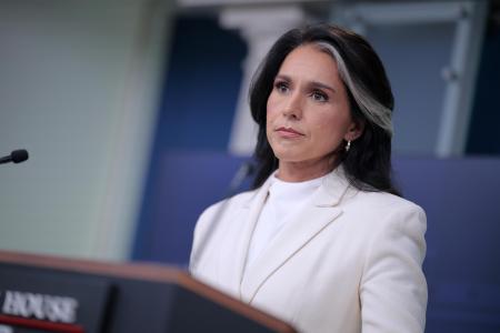 ギャバード米国家情報長官＝７月、ホワイトハウス（ゲッティ＝共同）