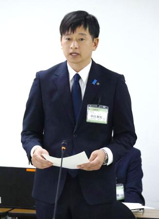 市議会で再選出馬を表明する新潟県上越市の中川幹太市長＝２８日午後