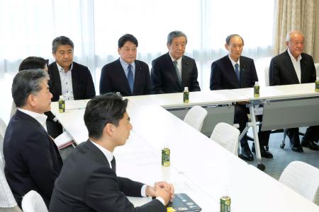 自民党が開いた参院選総括委員会の会合。奥中央は森山幹事長＝２９日午後、東京・永田町の党本部