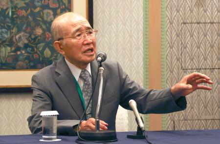 減胎手術について記者会見する諏訪マタニティークリニックの根津八紘院長＝２９日午後、名古屋市